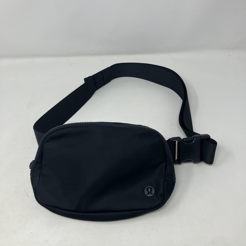 Lululemon Everywhere Belt Bag Womens Small Black Nylon Fanny Pack Crossbody